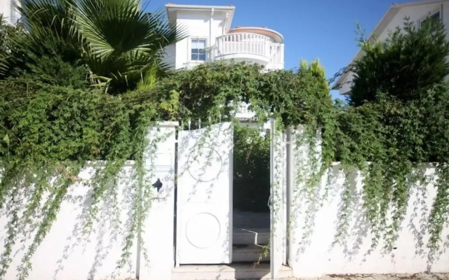 Bella Villa 3