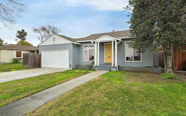 Marbella Lane Impeccable 3BR Delightful Escape