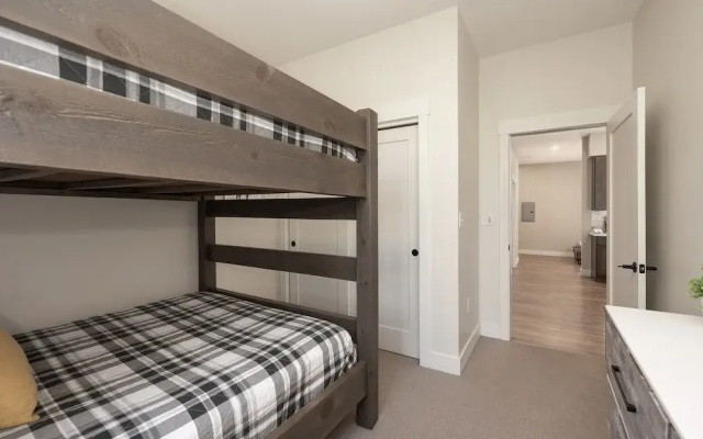 Downtown Flat 2 Bedroom Condo