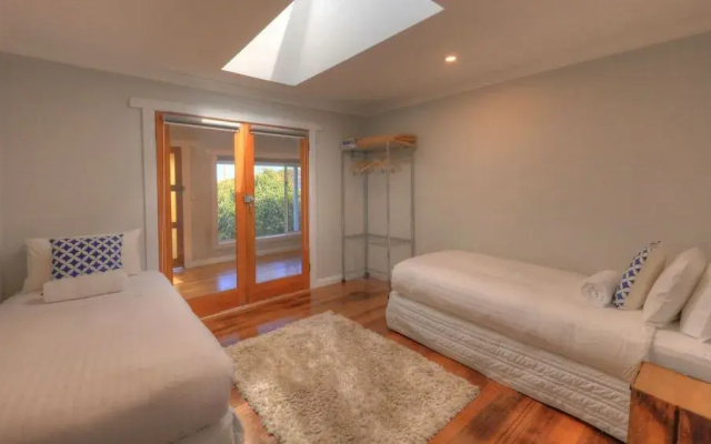 Castaway Cottage - Essentially Tas