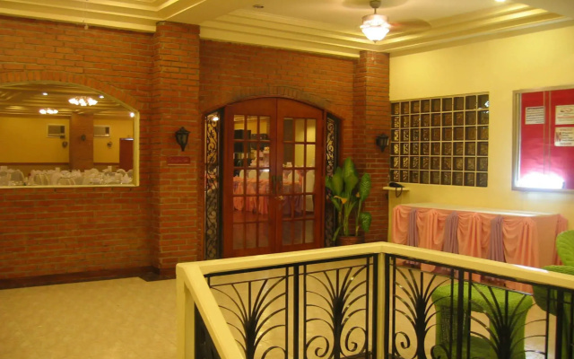 Villa Caceres Hotel