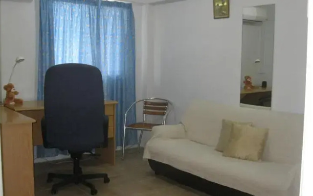 Apartment No. 7