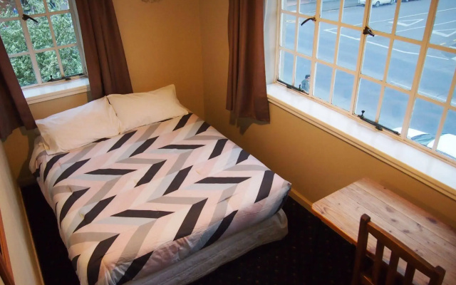 Kiwis Nest Backpackers and Budget Accommodation