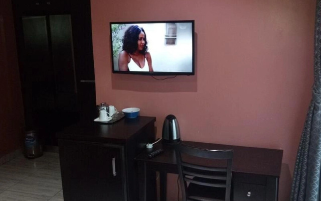 Hard Break Hotels & Suites
