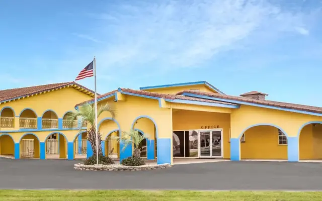 Days Inn by Wyndham San Antonio Lytle