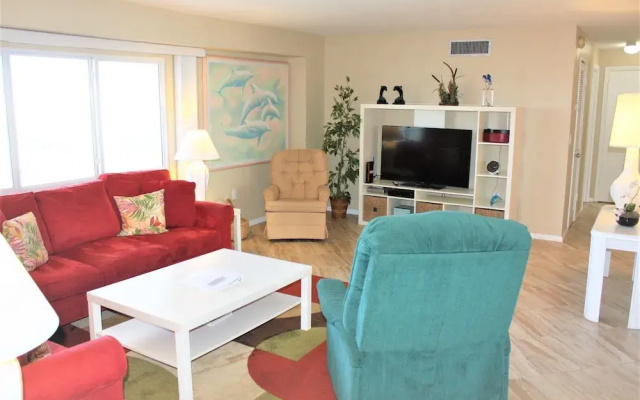 Jamaica Royale - 704 - 2 Br Condo