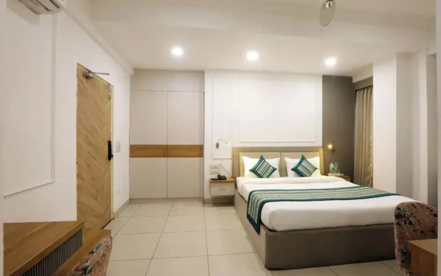 Hotel Emerald Suites & Banquet