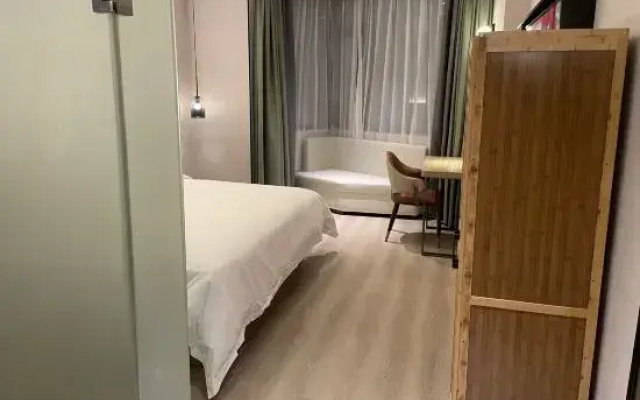 Huating Yunqi Hotel