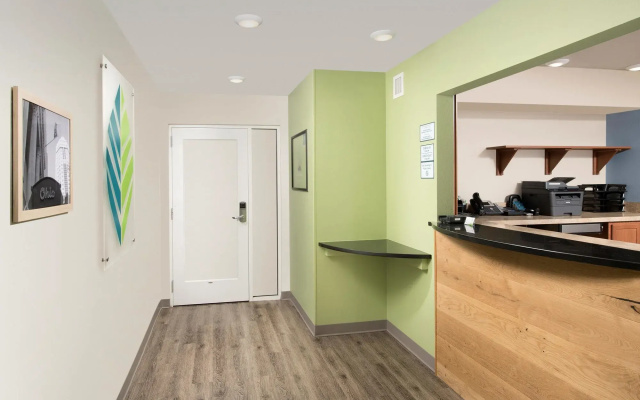 Extended Stay America Select Suites - Cleveland - Airport