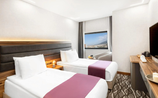 Lilium Hotel & Suites
