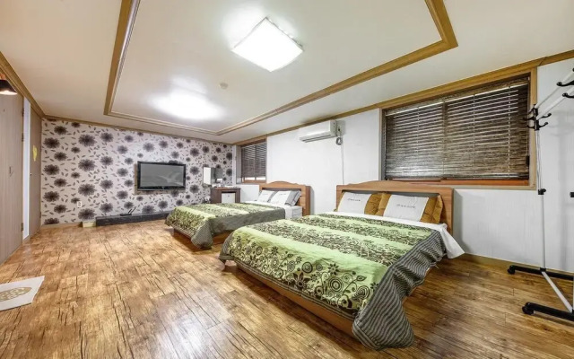 Buan Gyeokpo Chaeseok Resotel Oakville