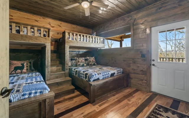 Mountain Retreat w/ Hot Tub & Games! Sleeps 10!