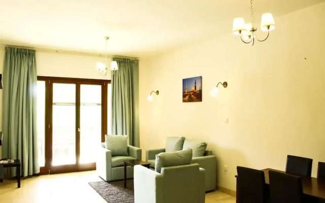 Relaxing 2-bedroom Marina Escape