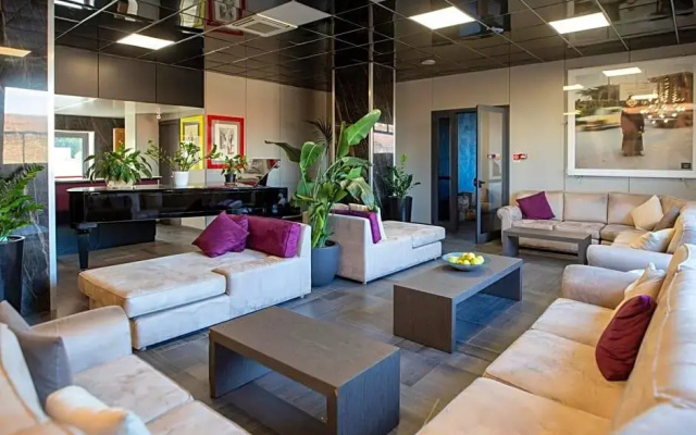 Tiby Hotel