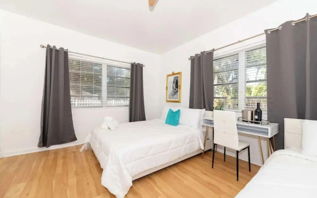 Sunny 2BR Miami Beach Apartment, Perfect Location!
