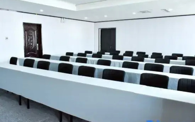 Huayi Select Hotel (Xihua Qinghua Road Branch)