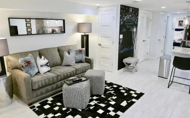 Stylish & Modern Apt Shaw Pking!