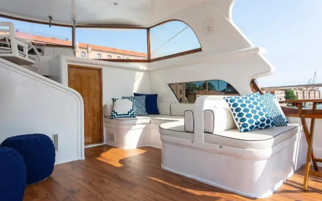 Yacht Sarah Venezia