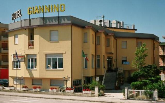 Отель GIANNINO Порто Реканати вид на фасад