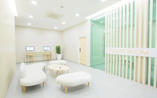 Minimalist Hotel