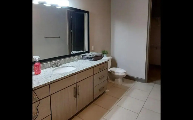 2 Bedroom 2 Bath Very Spacious