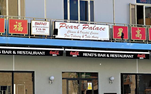 Отель Reno's Guest House Бирзеббуджа вид на фасад