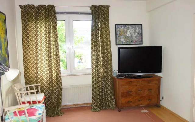 Tolstov-Hotels Big 2 Room Apartment with Balcony