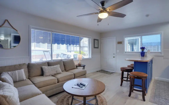 Catalina Island Duplex - Steps to Beach & Pier!