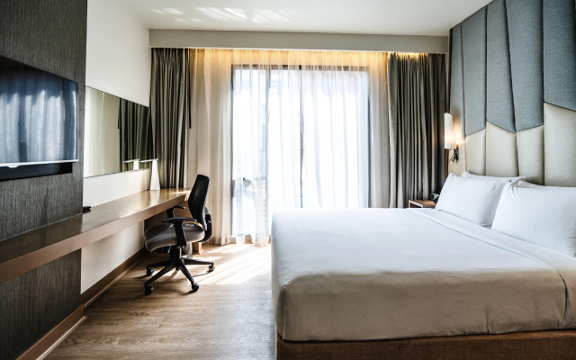 Holiday Inn Express Bangkok Sukhumvit 11 by IHG