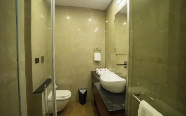 HUE GUH The Porto Candolim