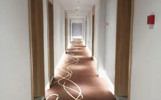 HanTing Hotel (Jiaxing Nanhu New Culture Plaza)