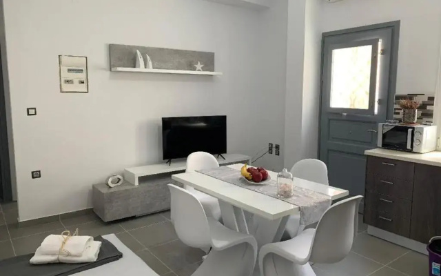 Thania's House ,4 minutes from the center of Hermoulis