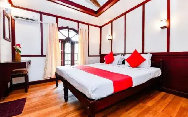 Oyo 25089 Gold River Indraprastha Houseboat