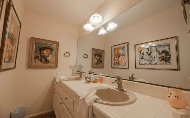 Lakefront Viking Oasis