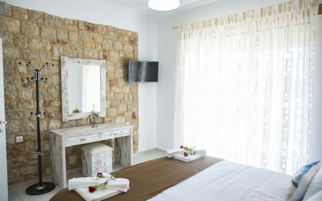 Haraki Stone Apartments