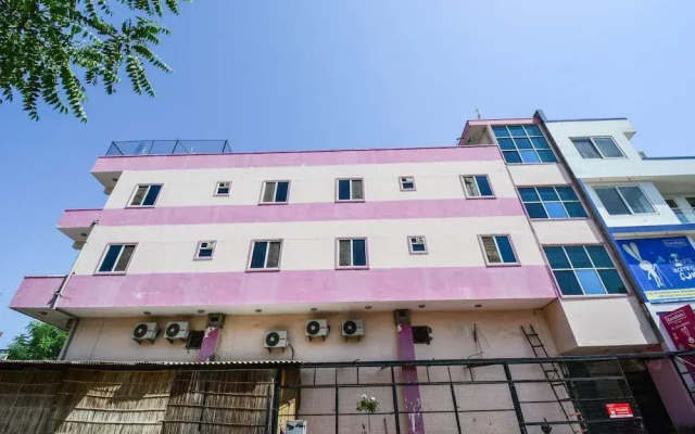 OYO 16940 Hotel Royal Murli