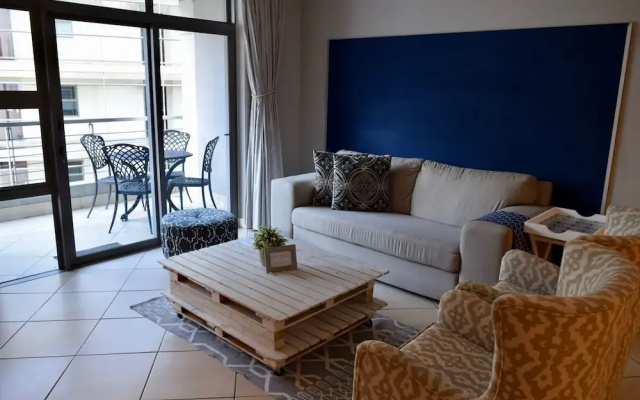 Beach House-style Apartment In City Centre