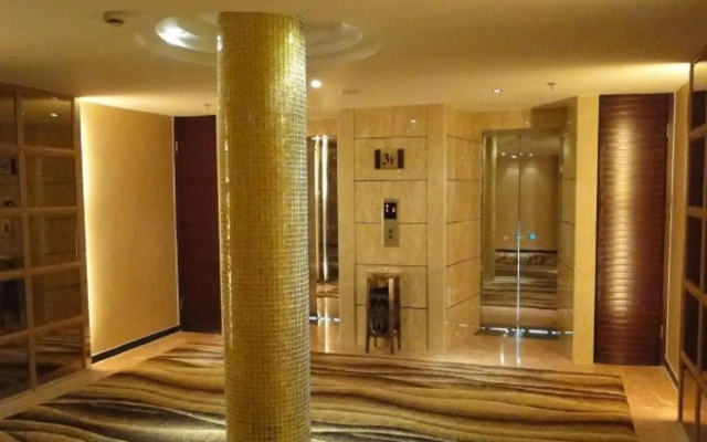 Dazhou Pengfei Grand Hotel (Dazhou Renhe New Town Railway Station)
