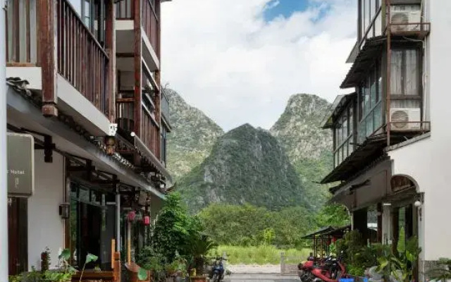 Guilin Qingshanshe (Taohua River Reed Flute Cave Scenic Area)