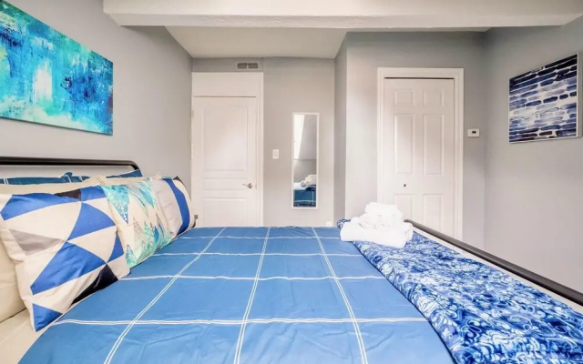 Charming 2BR Apartment In Downtown Hamilton