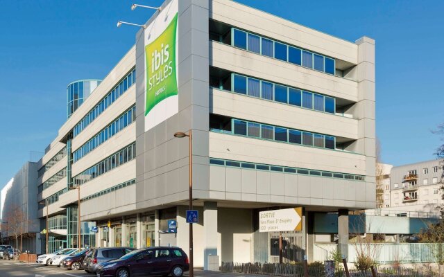Отель Ibis Styles Massy Opera вид на фасад