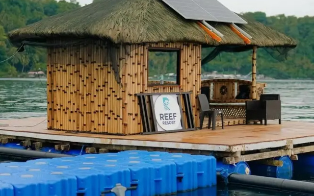 Floating Home in Reef Resort Unit 4