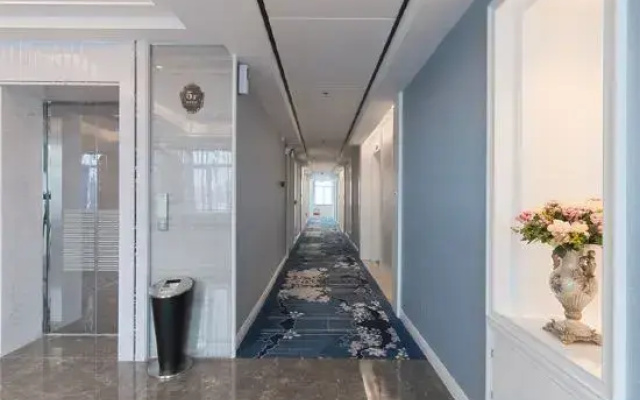 Bainian Hotel
