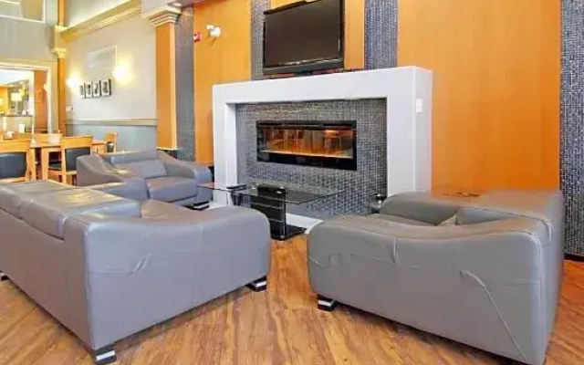 Holiday Inn Express Calgary-South