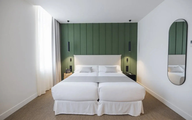 Hotel Mondragon