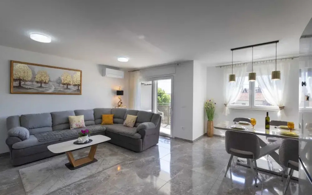 Kastel Stari Sunny Downtown Apartment With Terrace