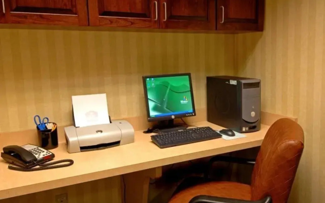 Holiday Inn Express & Suites Williamstown - Glassboro