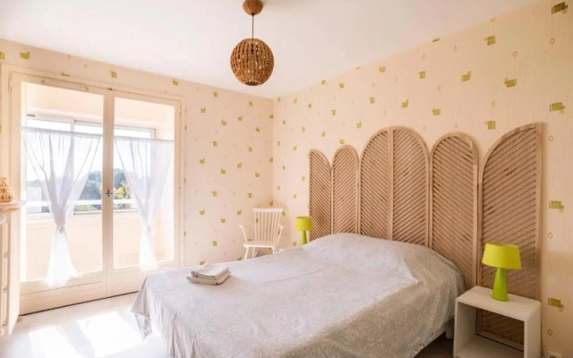 Flat with loggia at 10min from the BEACH
