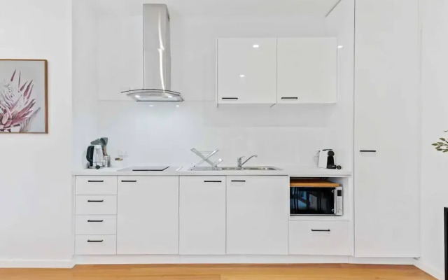 Stunning Studio Apartment Near Public Transport