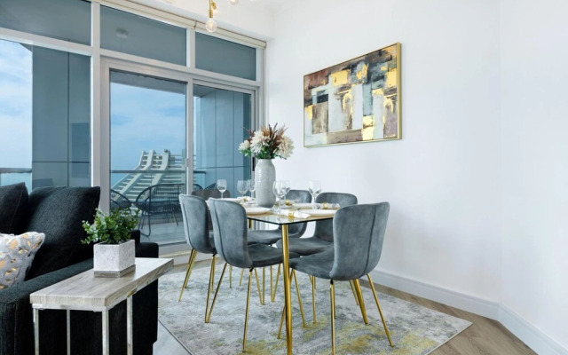 High-floor Trendy Apt w Marina Palm Ocean Vws